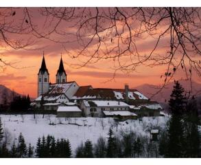 Cerkev in Frančiškanski samostan Nazarje  Kirche und Franziskanerkloster Nazarje  Church and Franciscan Monastery Nazarje